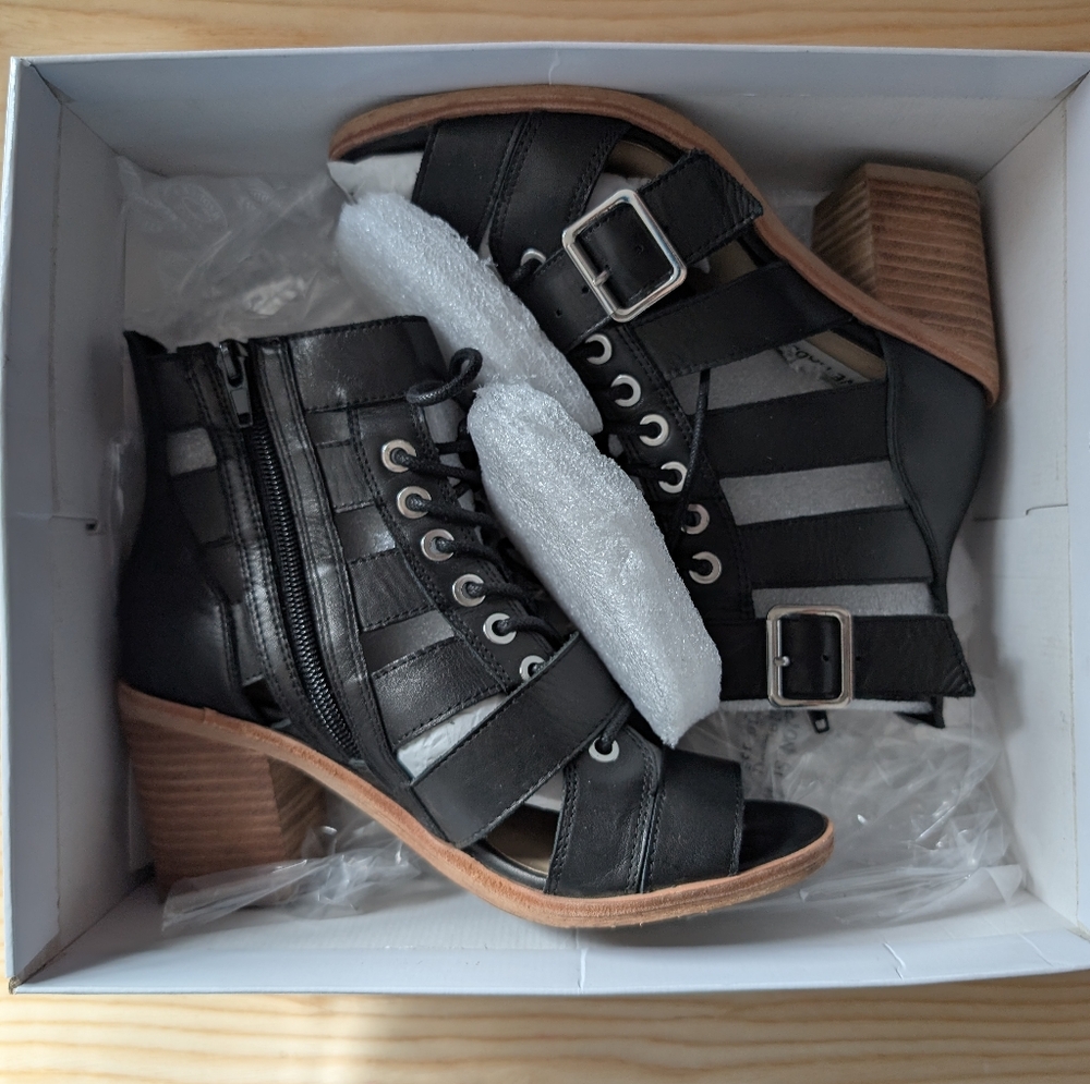 Steve Madden Jackson Black Leather Block Heeled Gladiator Sandals